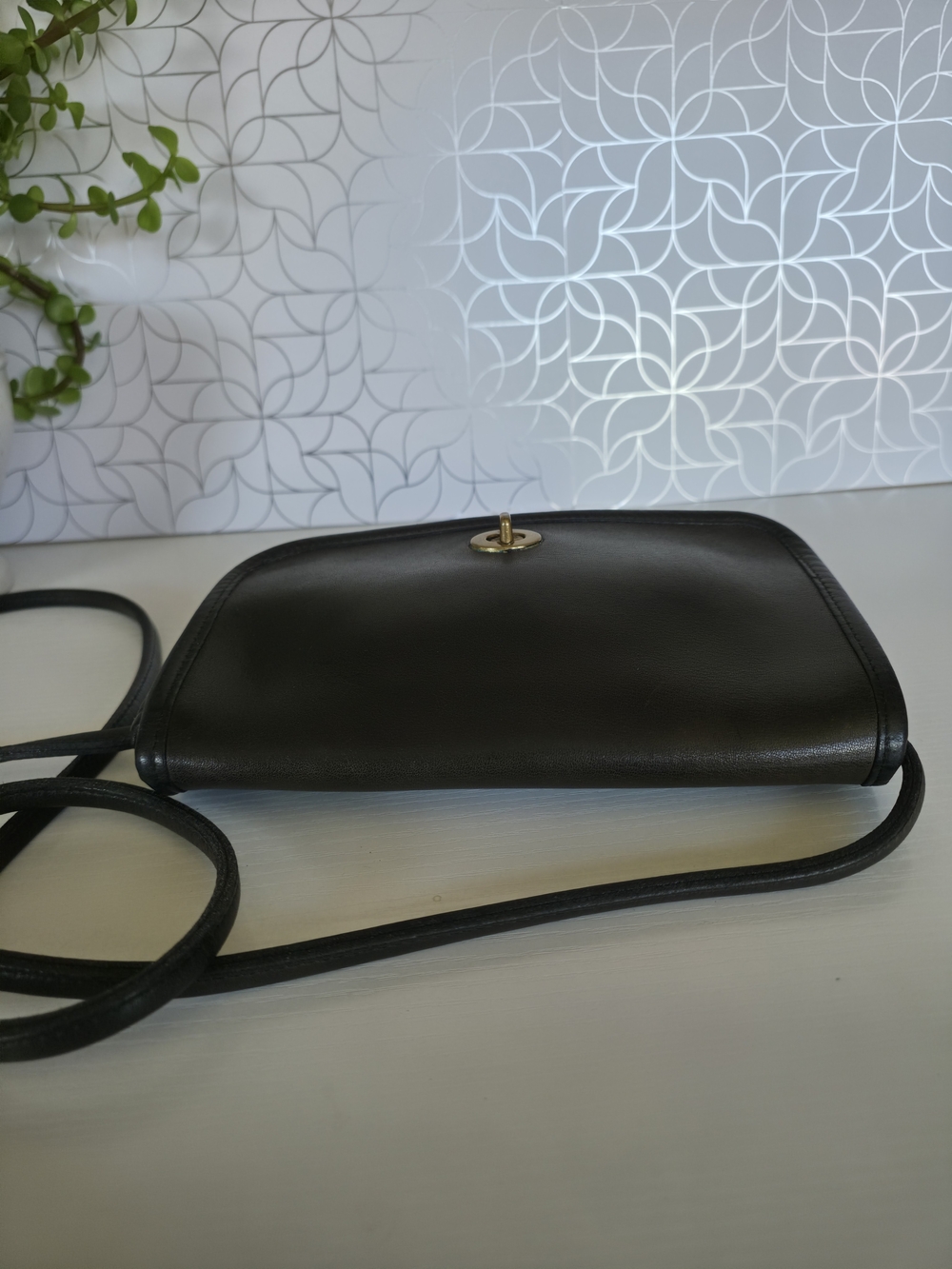 Vintage Coach Black Leather Shoulder Bag with Gold Turnlock - Picture 8 of 12